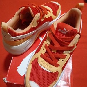 Like new Puma soft foam sneakers